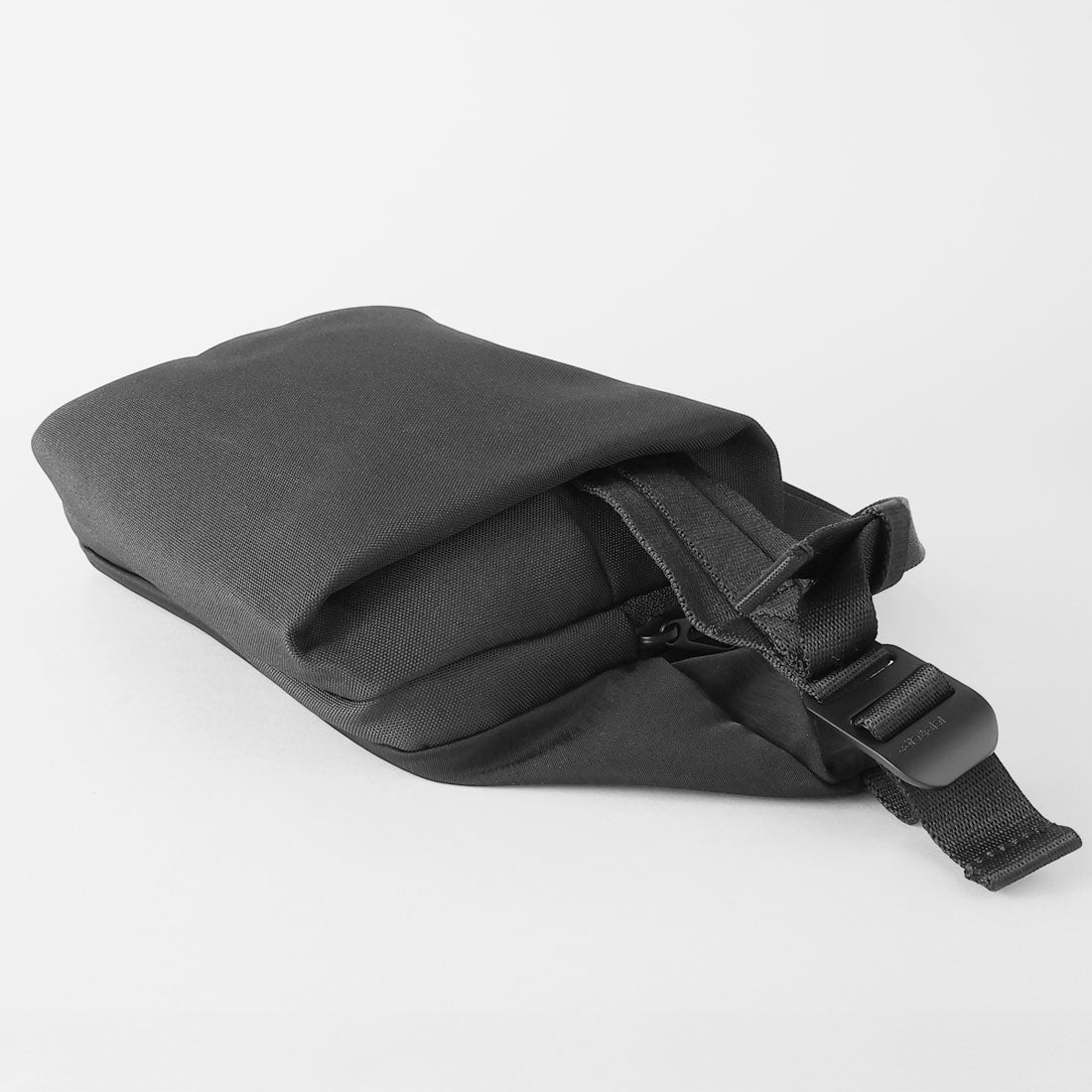 コートエシェル cote&ciel ウエストバッグ・ボディバッグ イザラウ スモール CROSSBODY BAG 29031 （ブラック） ブラック