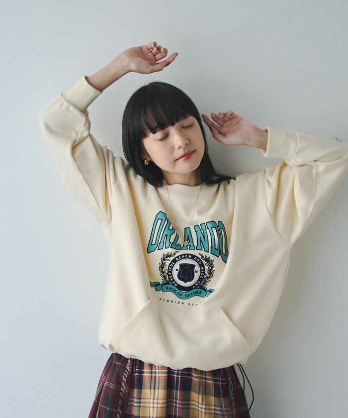 ロゴプリントカンガルーポケット裏毛スウェット