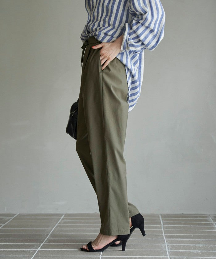 イージービューティーテーパードパンツ BLACK