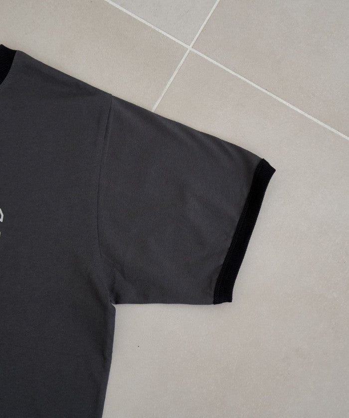 フロッキーロゴプリントリンガーTシャツ LT.GRAY