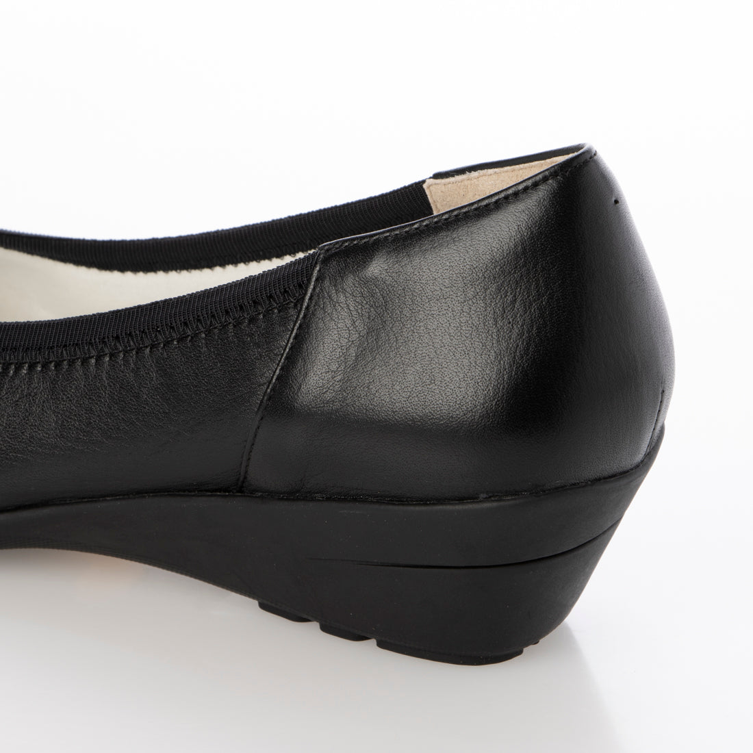 COMPOSITION Blow [Loose fit and wide] Comfort wedge pumps