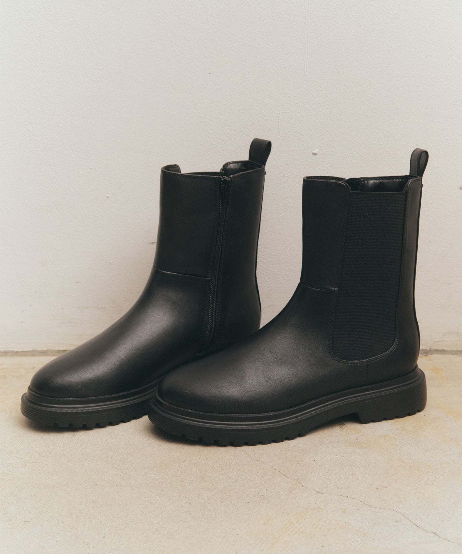 COCA Side gore with inner zipper, lug sole, medium Chelsea boots