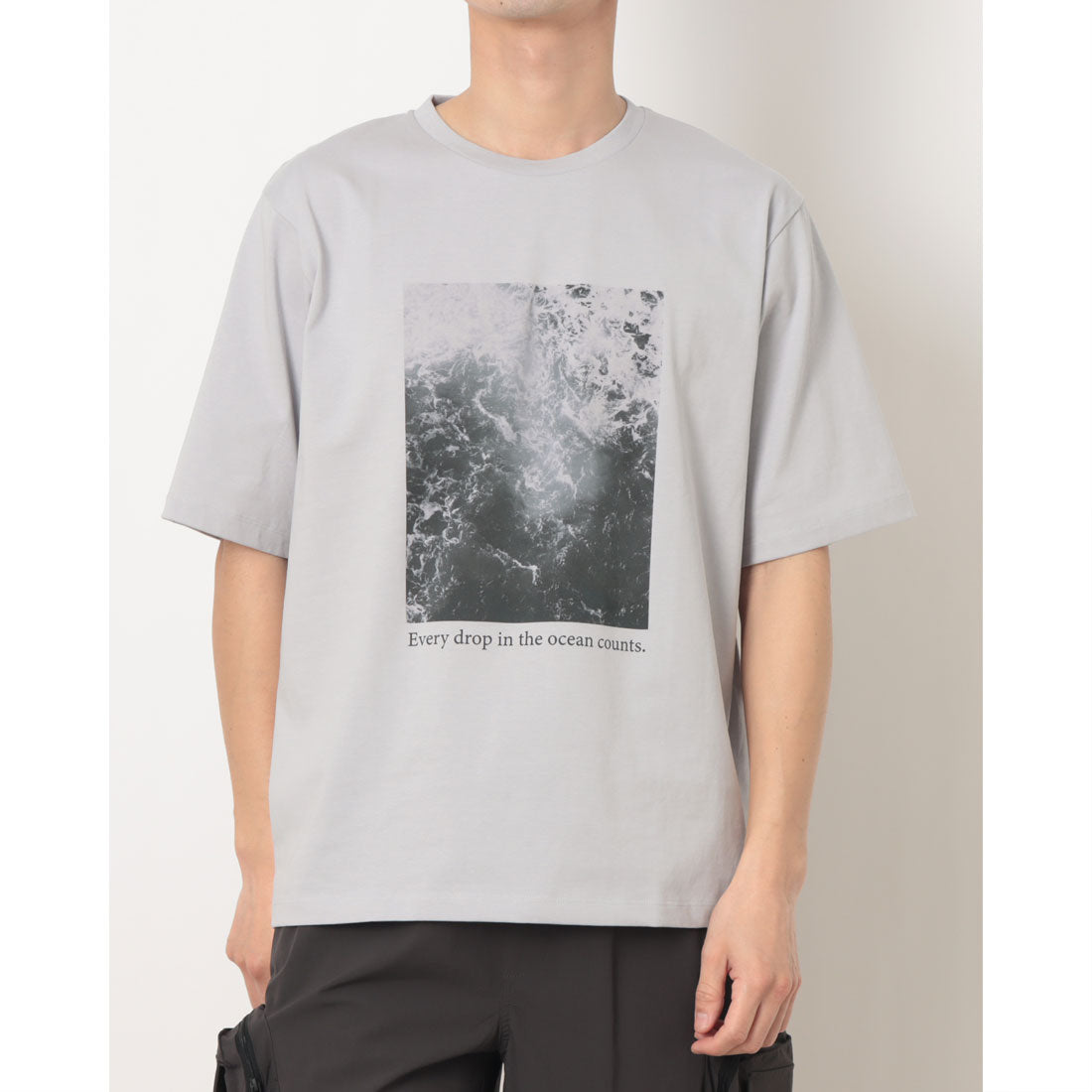 コムサイズム COMME CA ISM 【接触冷感】 Feel-Cool フォトTシャツ 「SEA」 （グレー） グレー