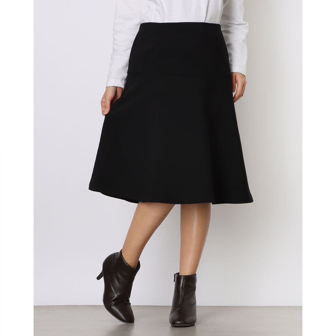 コムサイズム COMME CA ISM ミディ丈 フレアスカート （ブラック） ブラック