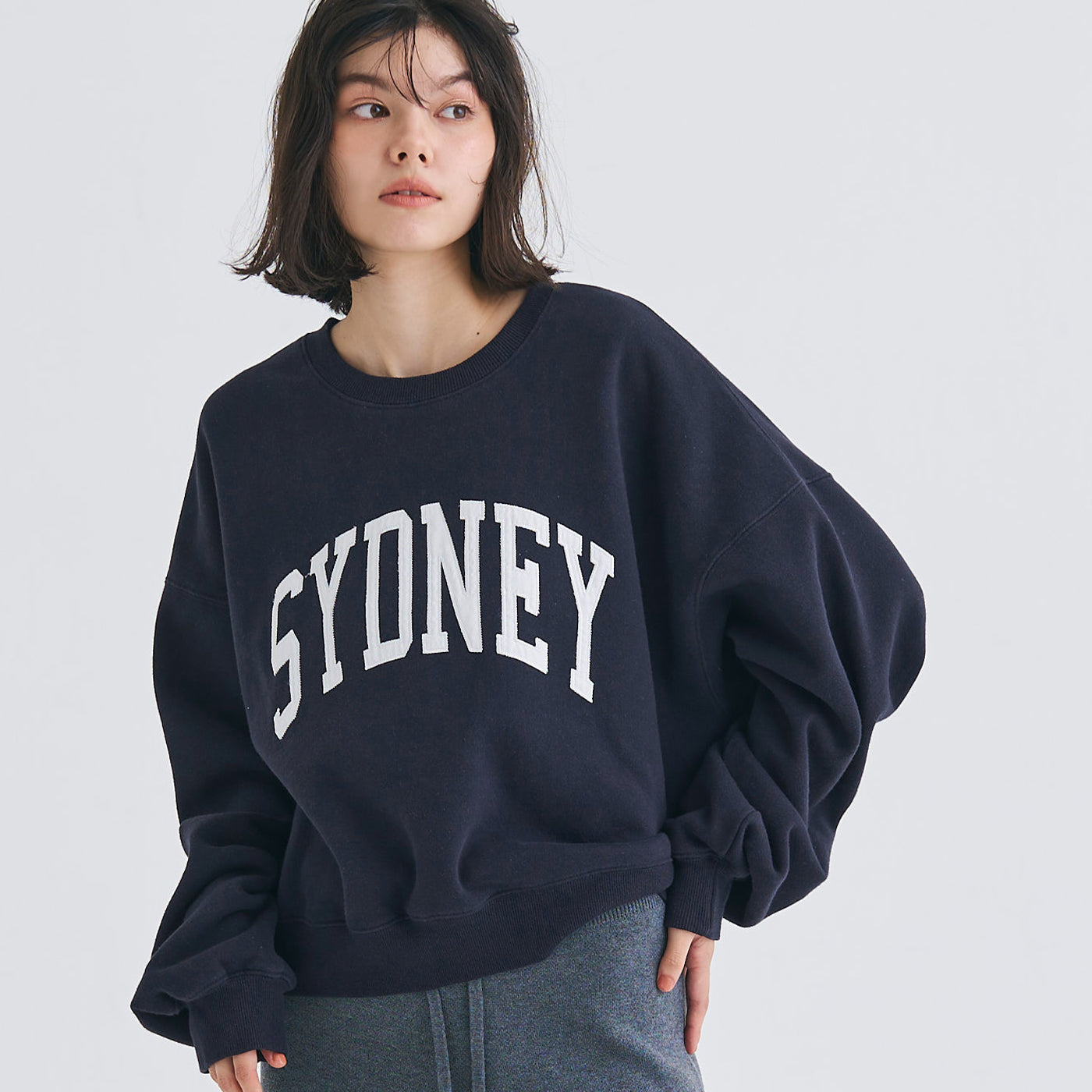 コカ coca 【TVCM 平祐奈さん着用アイテム】ヘビーウェイト裏起毛ビンテージ加工ロゴスウェット,Navy
