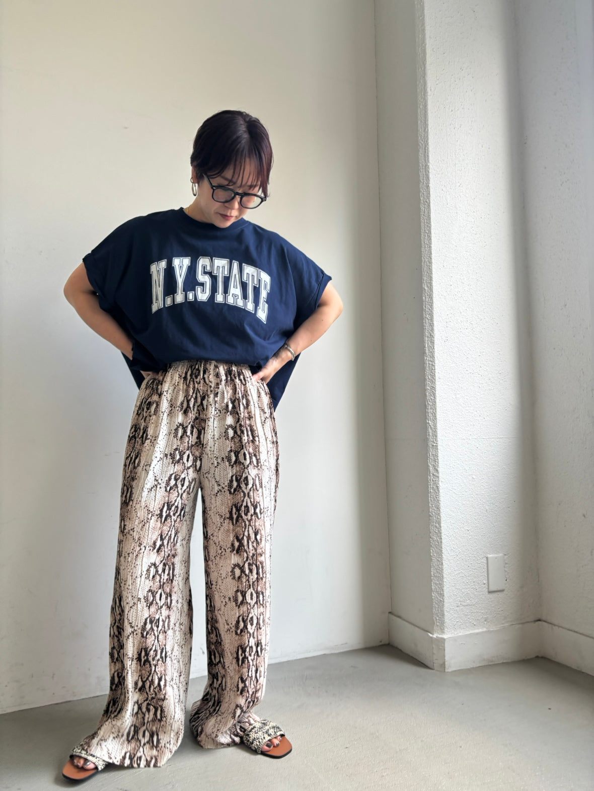 コカ coca レギュラーウェイトロールアップロゴTシャツ （Charcoal） Charcoal