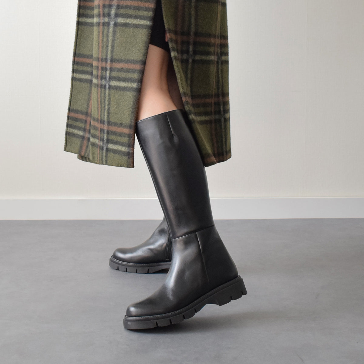 Corso Roma 9 Round Toe Track Sole Long Boots