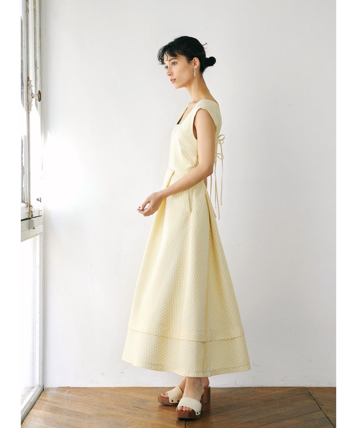 COEL Back Open Flower One-Piece Dress