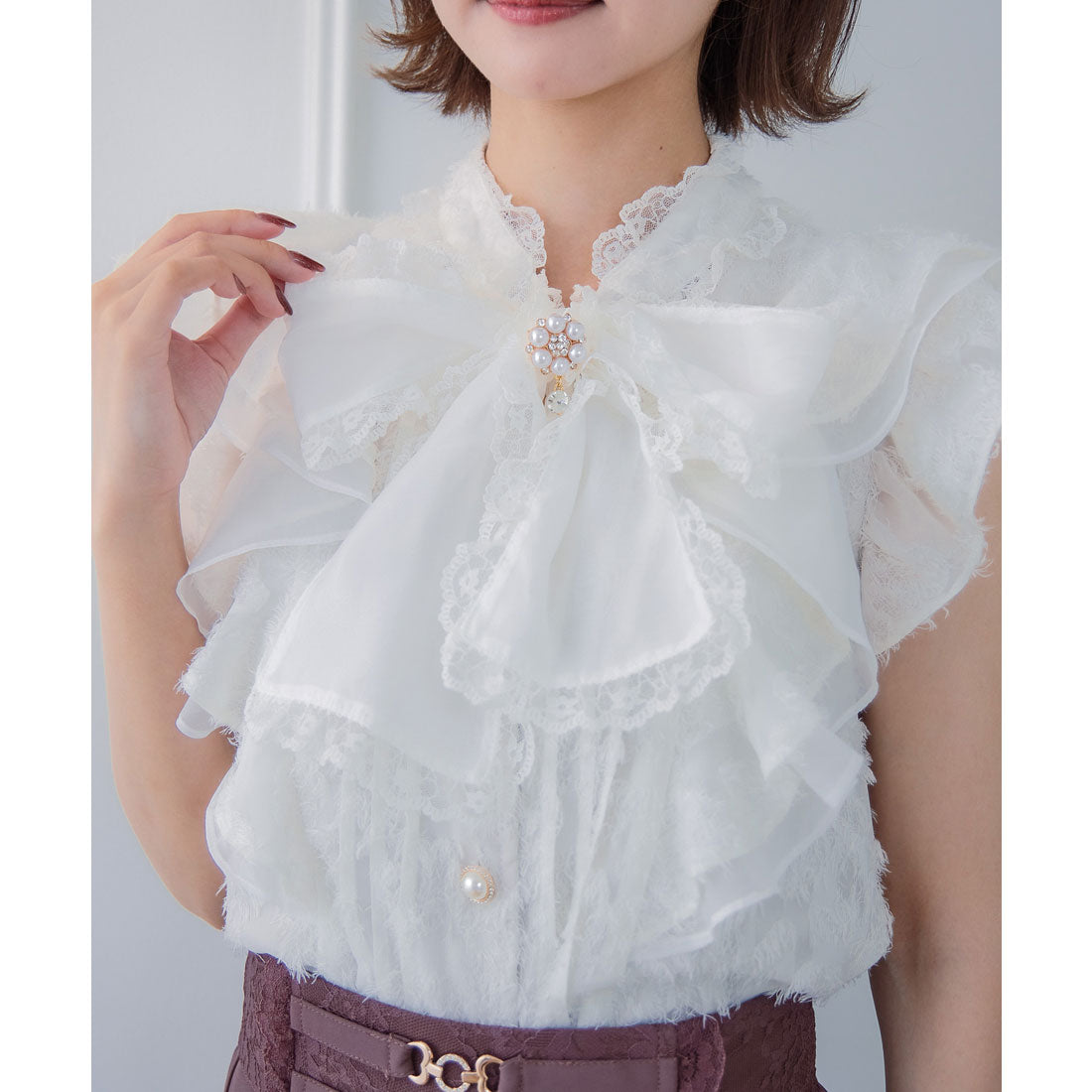 クチュールバイロジータ couture BY ROJITA 肩フリルフェザーブラウス （ホワイト） ホワイト