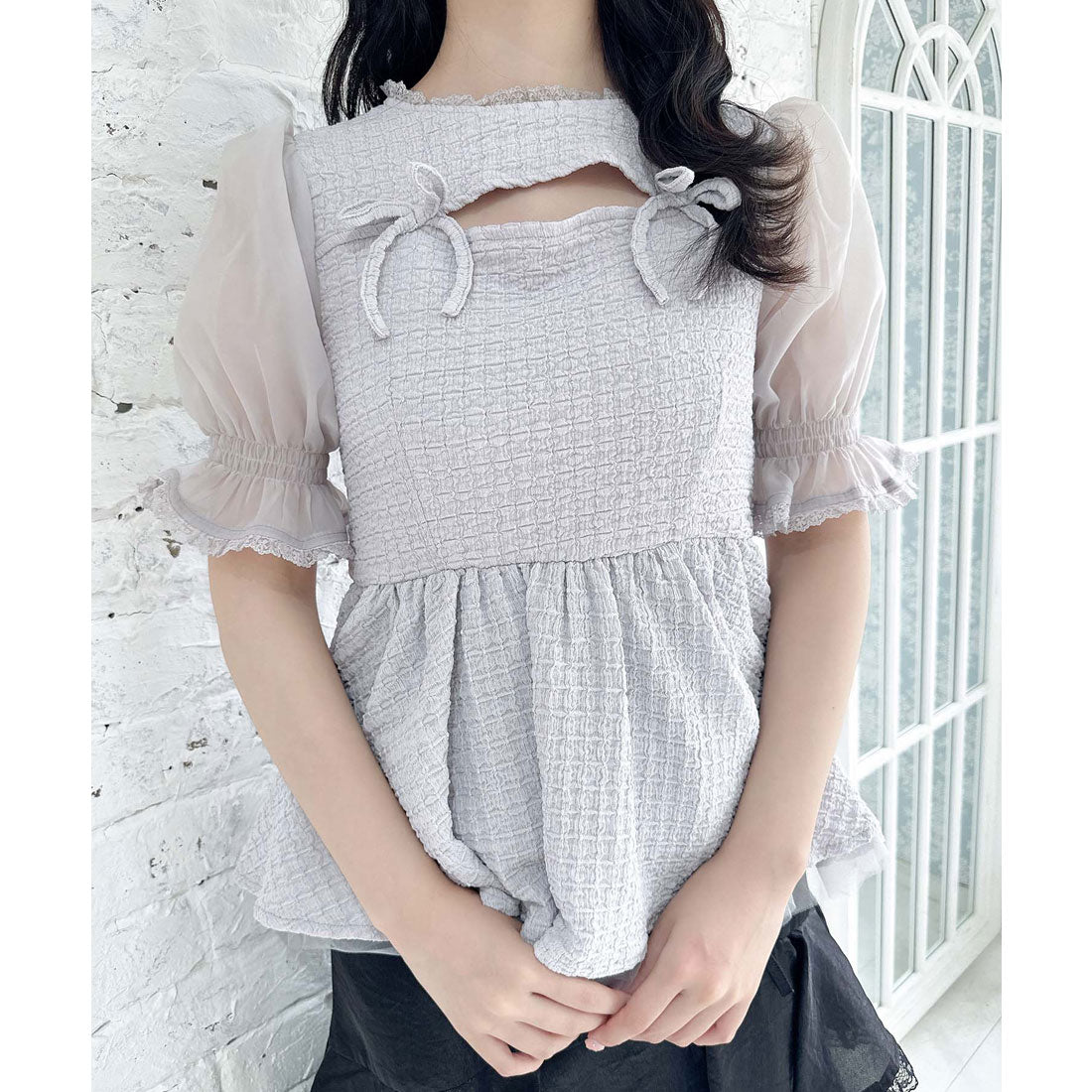 クチュールバイロジータ couture BY ROJITA オープンリボンペプラムトップス （グレー） グレー
