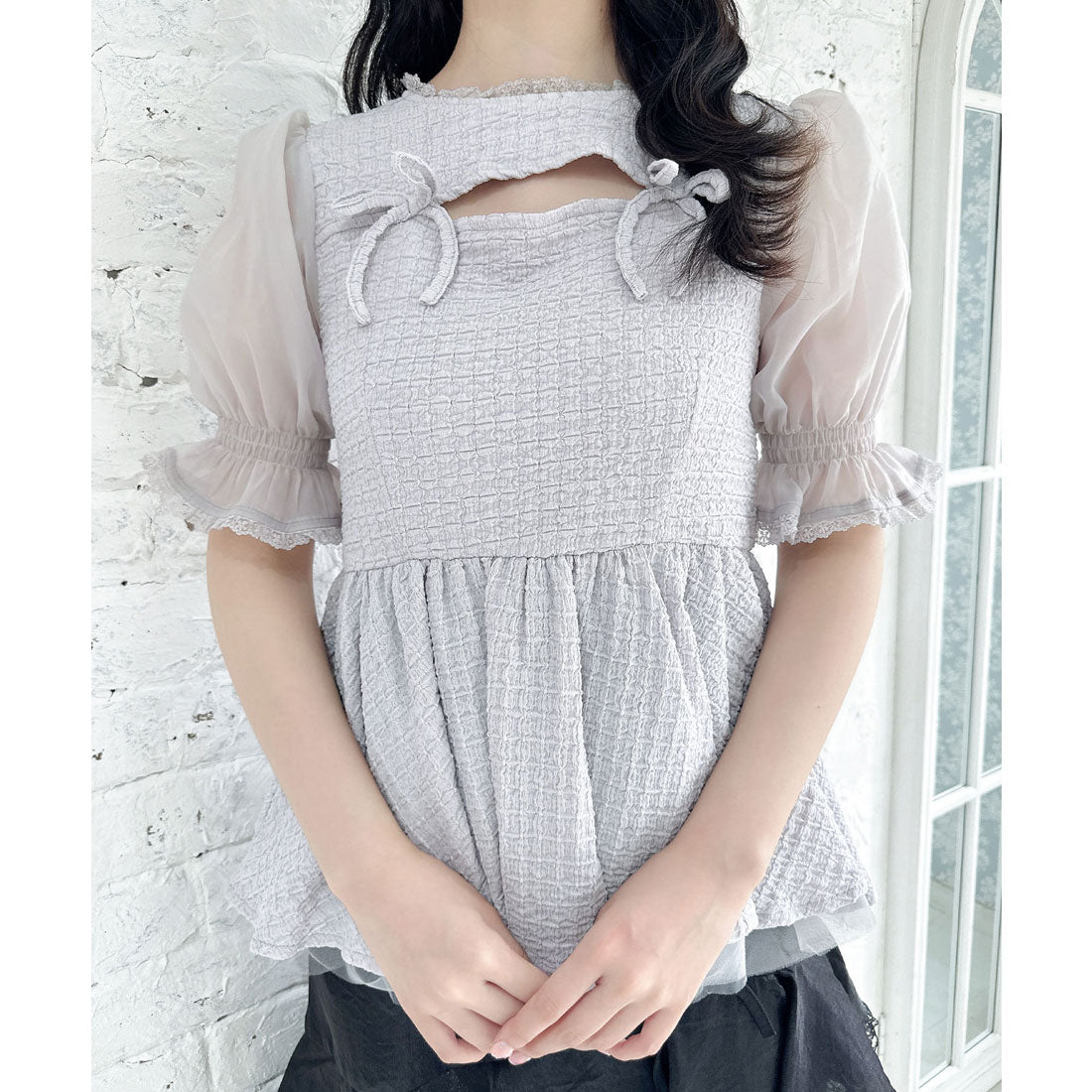 クチュールバイロジータ couture BY ROJITA オープンリボンペプラムトップス （グレー） グレー