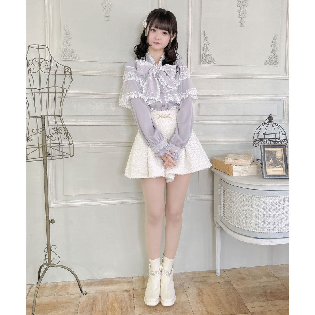 クチュールバイロジータ couture BY ROJITA ビット付きフレアショートパンツ （アイボリー） アイボリー