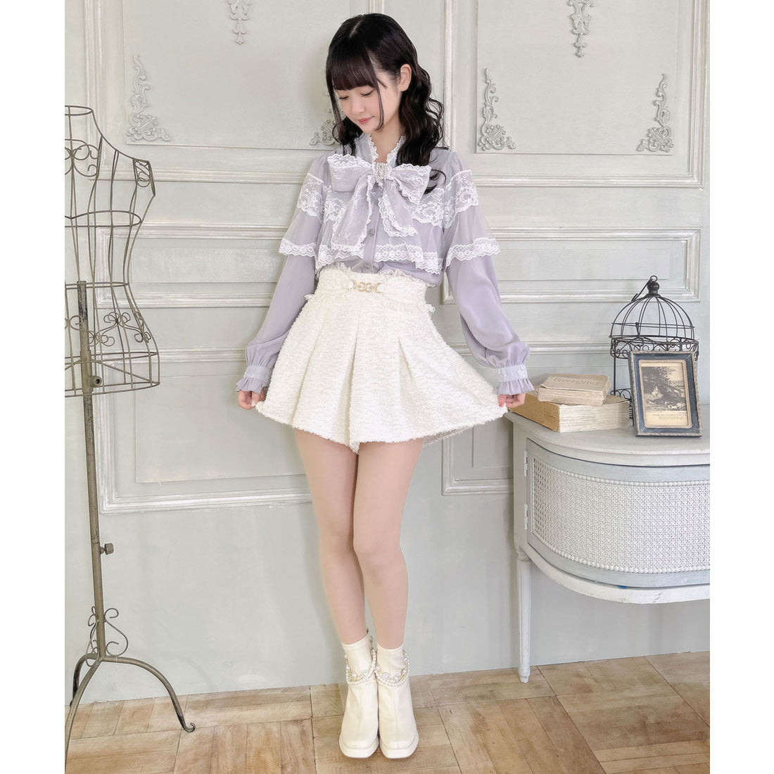 クチュールバイロジータ couture BY ROJITA ビット付きフレアショートパンツ （アイボリー） アイボリー