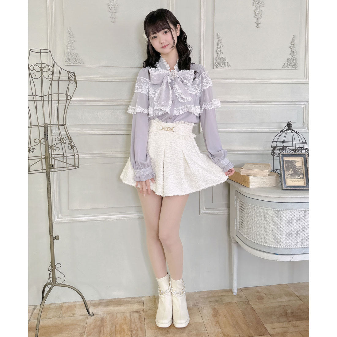 クチュールバイロジータ couture BY ROJITA ビット付きフレアショートパンツ （アイボリー） アイボリー