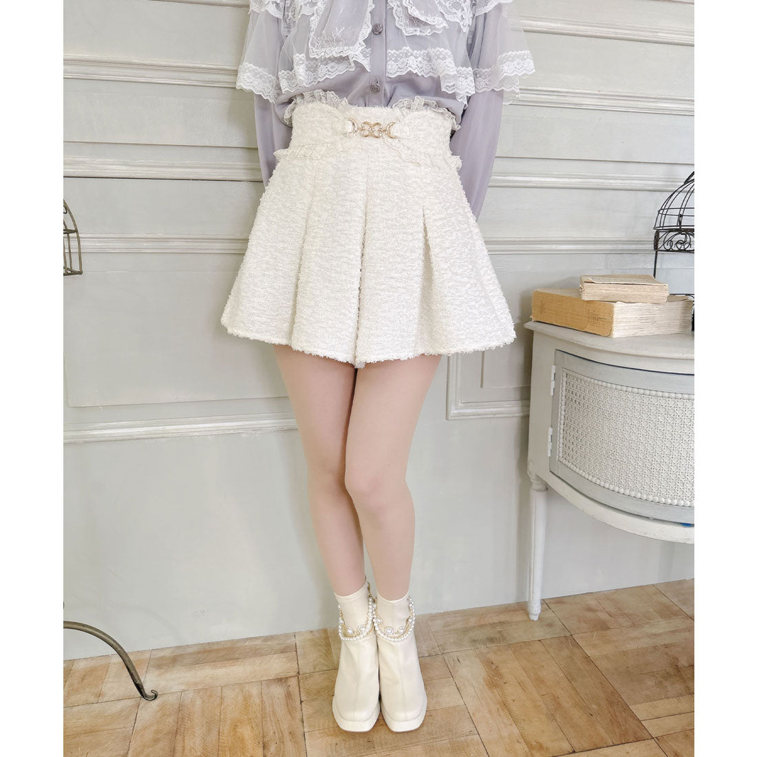クチュールバイロジータ couture BY ROJITA ビット付きフレアショートパンツ （アイボリー） アイボリー