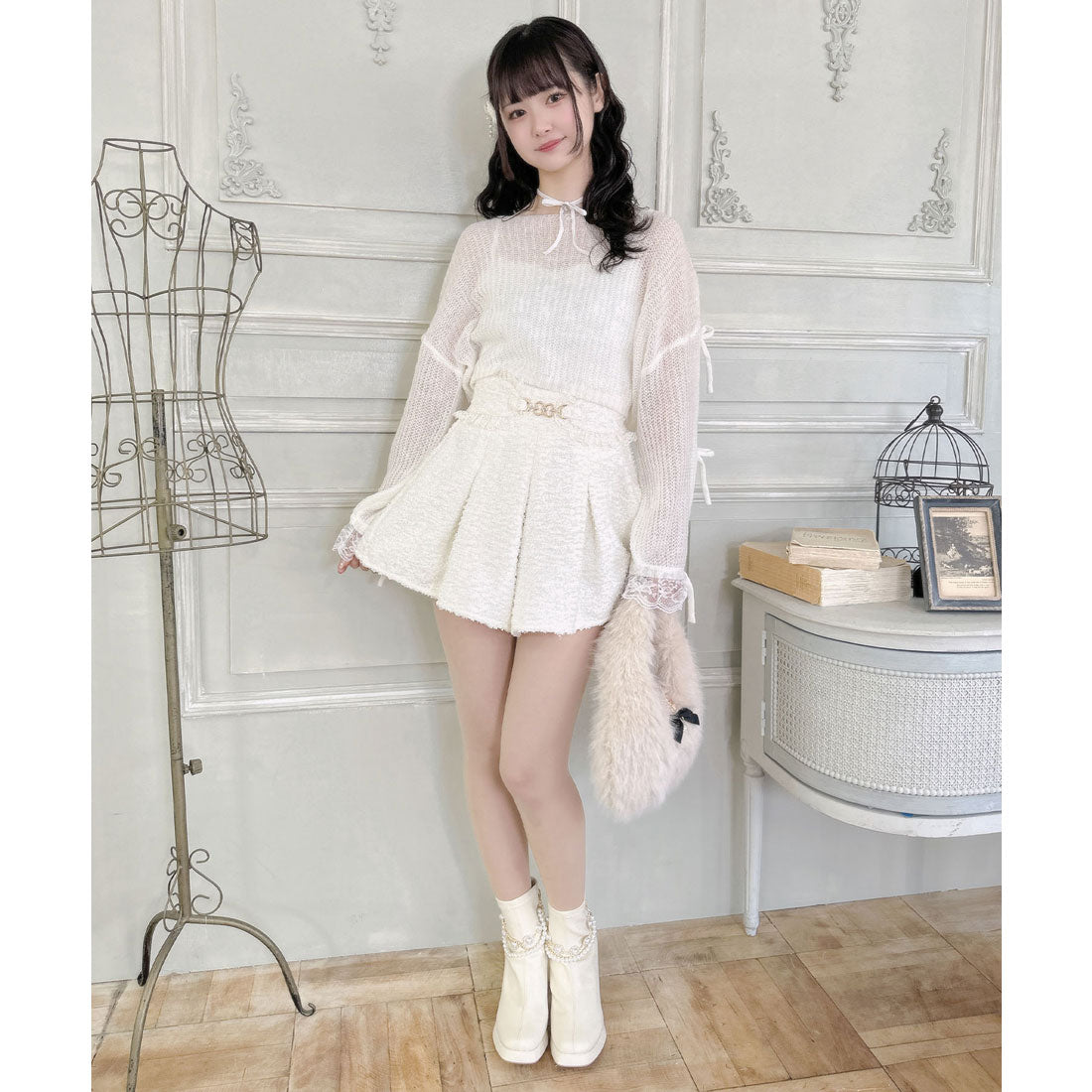 クチュールバイロジータ couture BY ROJITA ビット付きフレアショートパンツ （アイボリー） アイボリー