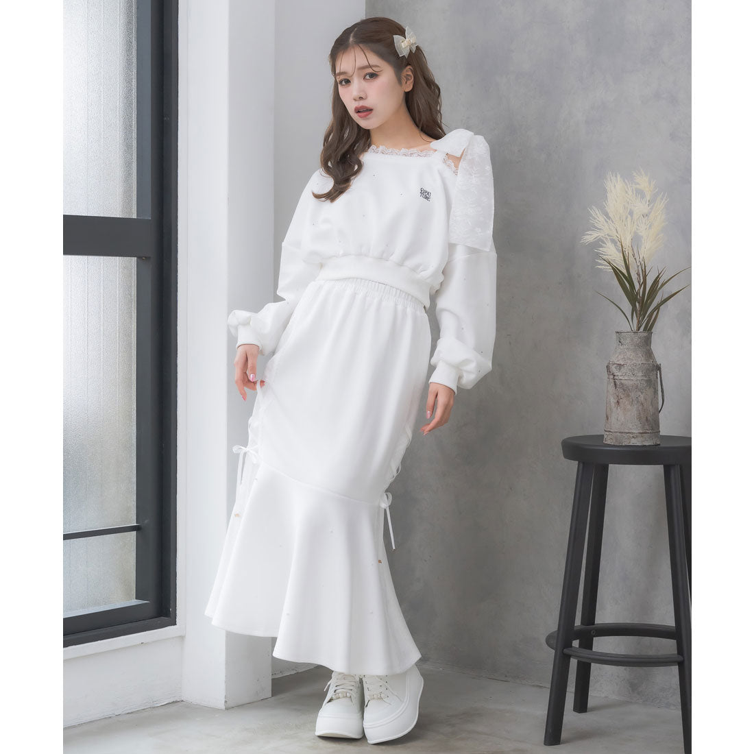 クチュールバイロジータ couture BY ROJITA ワンショルリボンスウェットトップス （ホワイト） ホワイト