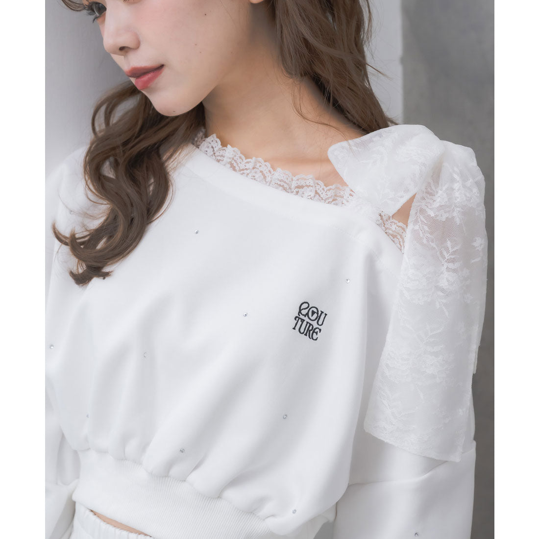 クチュールバイロジータ couture BY ROJITA ワンショルリボンスウェットトップス （ホワイト） ホワイト
