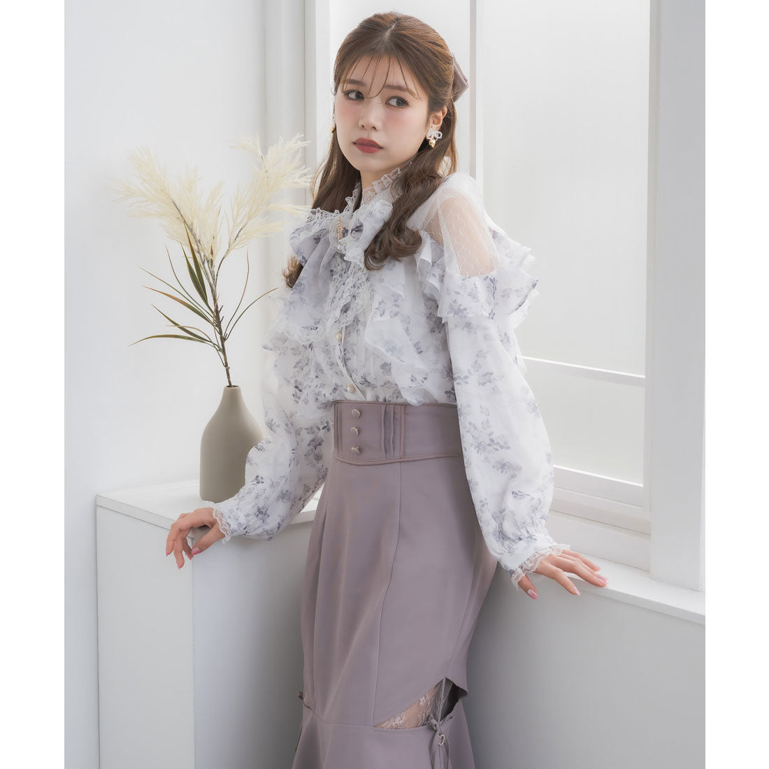 クチュールバイロジータ couture BY ROJITA 肩レーシーフリルブラウス （ホワイト） ホワイト