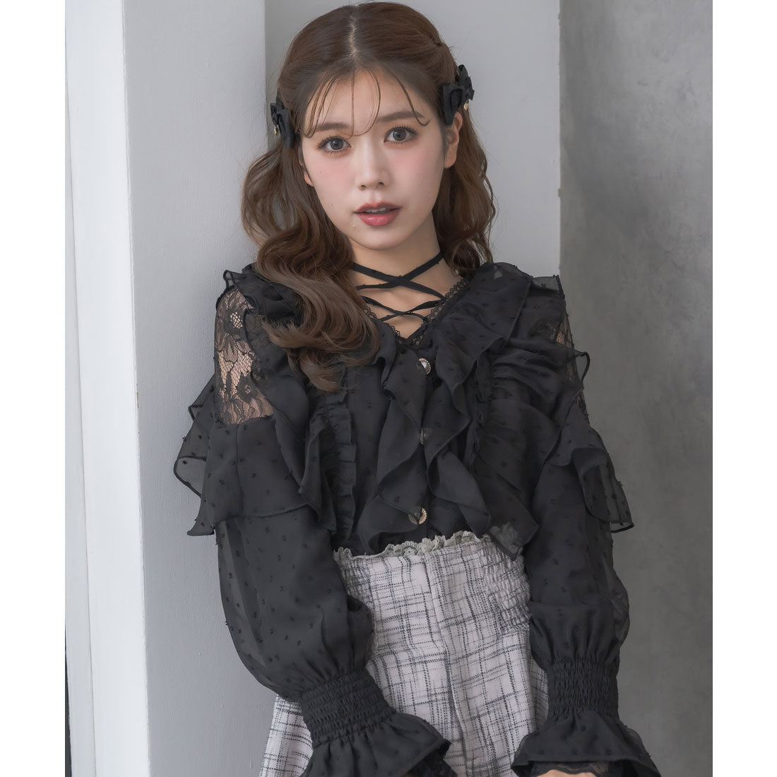 クチュールバイロジータ couture BY ROJITA クロスネックフリルブラウス （ブラック） ブラック