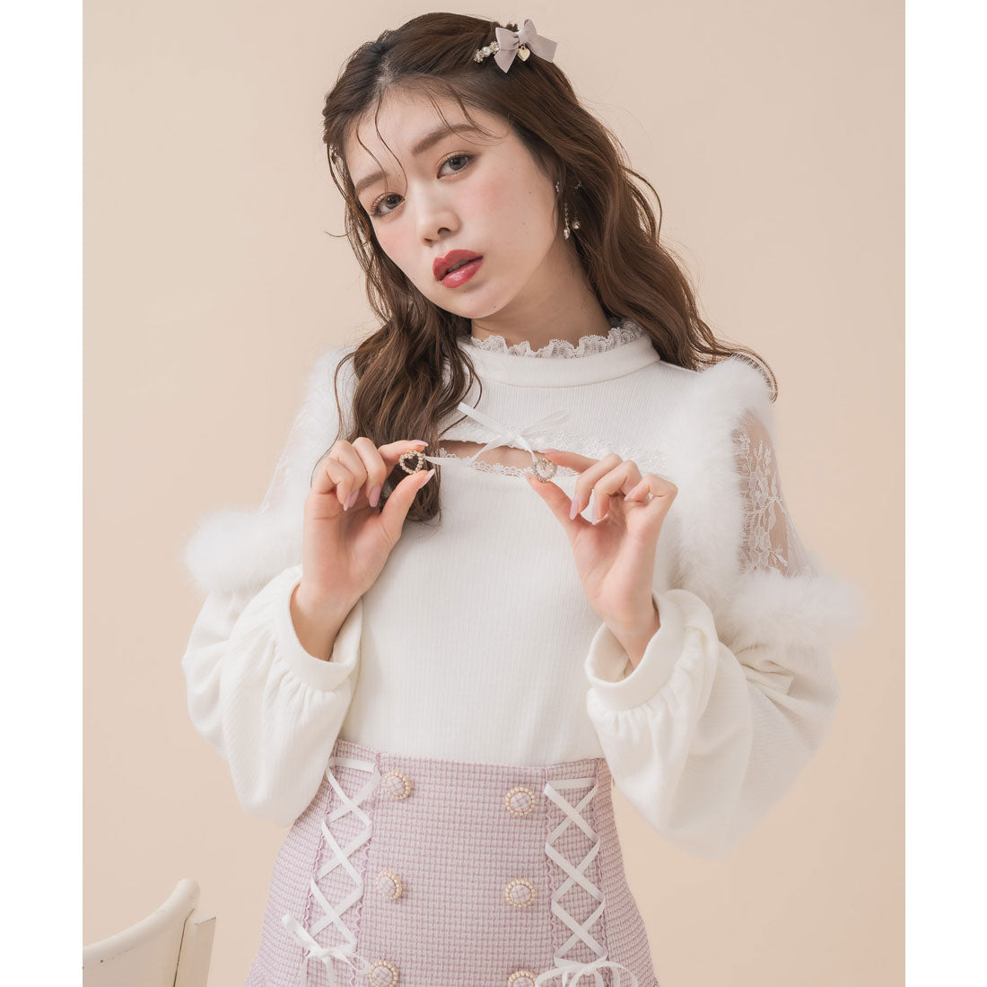 クチュールバイロジータ couture BY ROJITA ファーショルダートップス （ホワイト） ホワイト