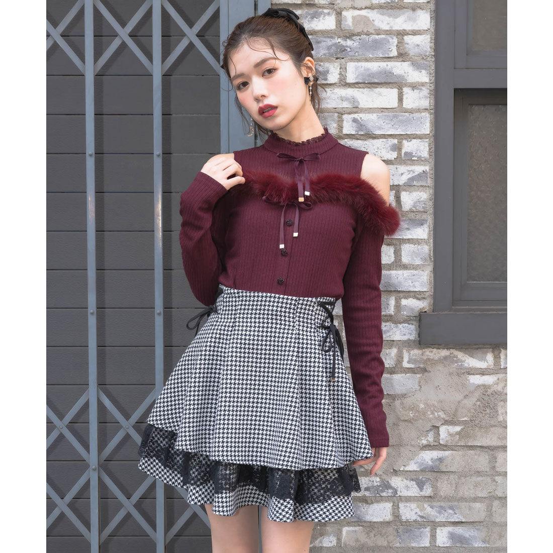 クチュールバイロジータ couture BY ROJITA 肩開きファーライン切替トップス （ボルドー） ボルドー