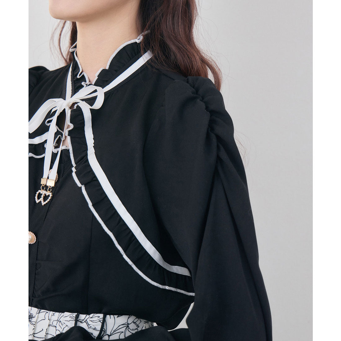 クチュールバイロジータ couture BY ROJITA ギャザーリボンブラウス （ブラック） ブラック