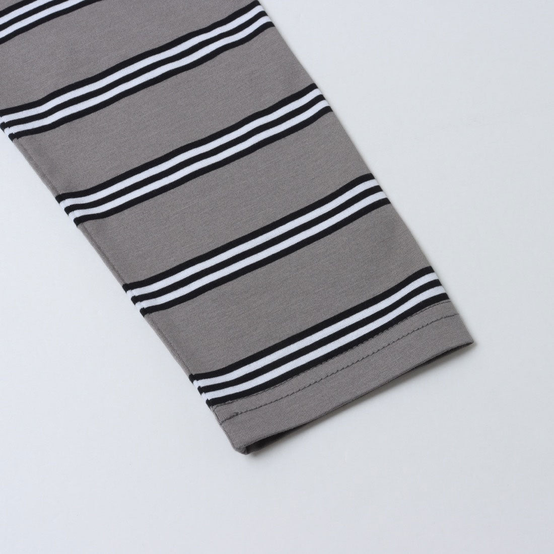 コットンブルー COTTON BLUE ボーダーハイネックプルオーバー （グレー） グレー