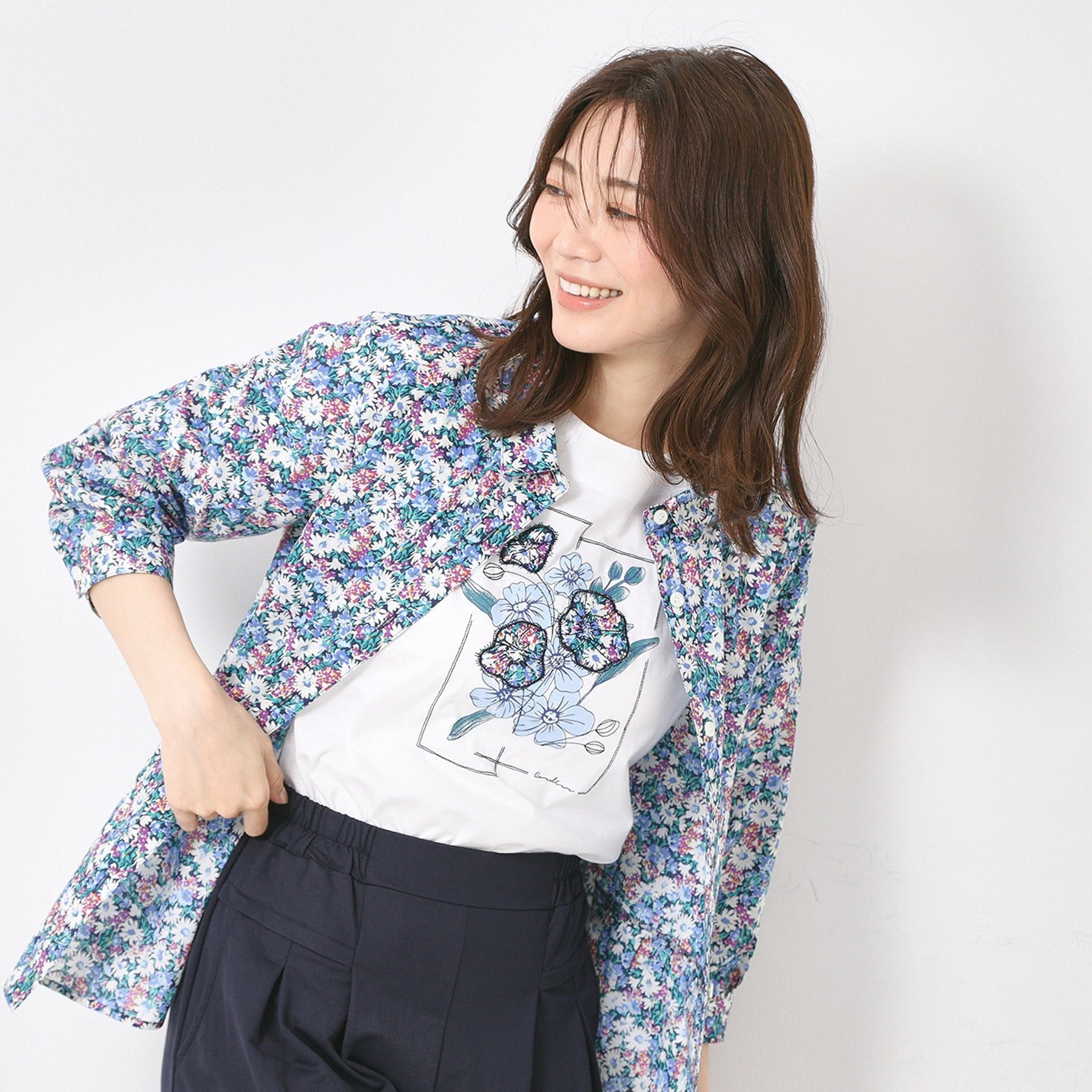 コルディア CORDIER 【M～4Lサイズ】パッチワーク＆刺繍 フラワーモチーフTシャツ （ブルー(092)） ブルー(092)