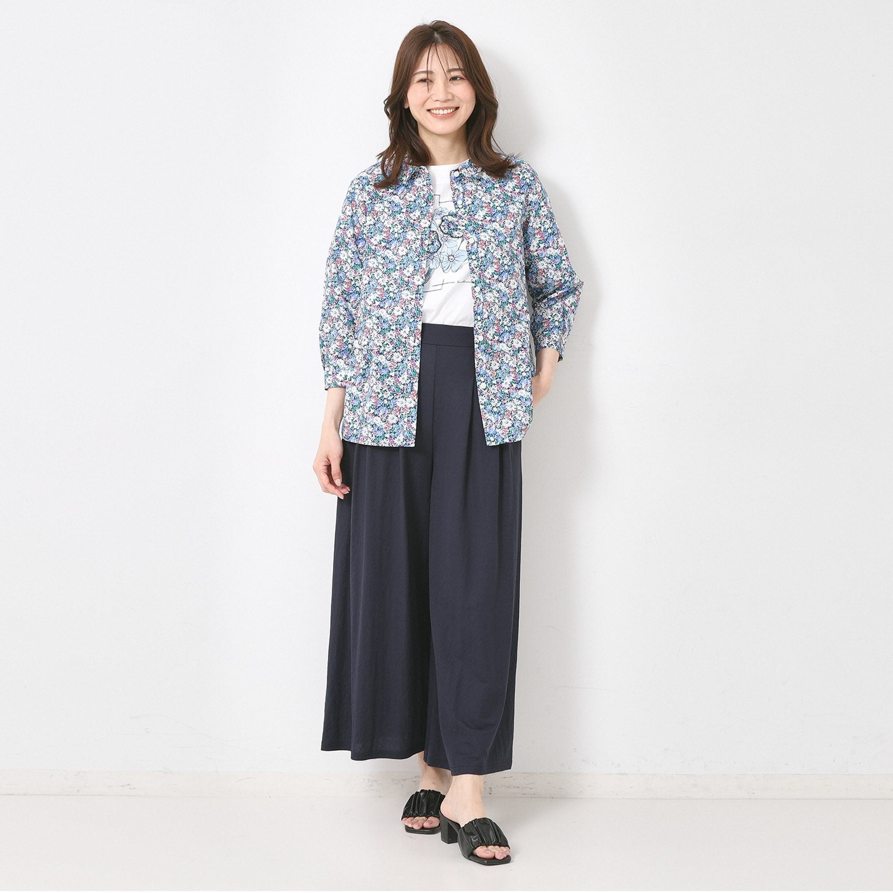 コルディア CORDIER 【M～4Lサイズ】パッチワーク＆刺繍 フラワーモチーフTシャツ （ブルー(092)） ブルー(092)