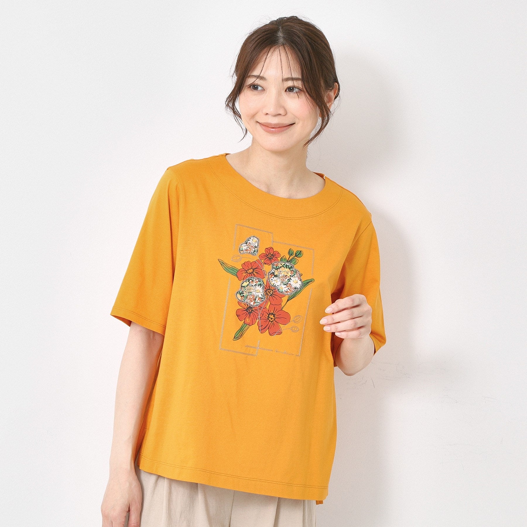 コルディア CORDIER 【M～4Lサイズ】パッチワーク＆刺繍 フラワーモチーフTシャツ （ブルー(092)） ブルー(092)