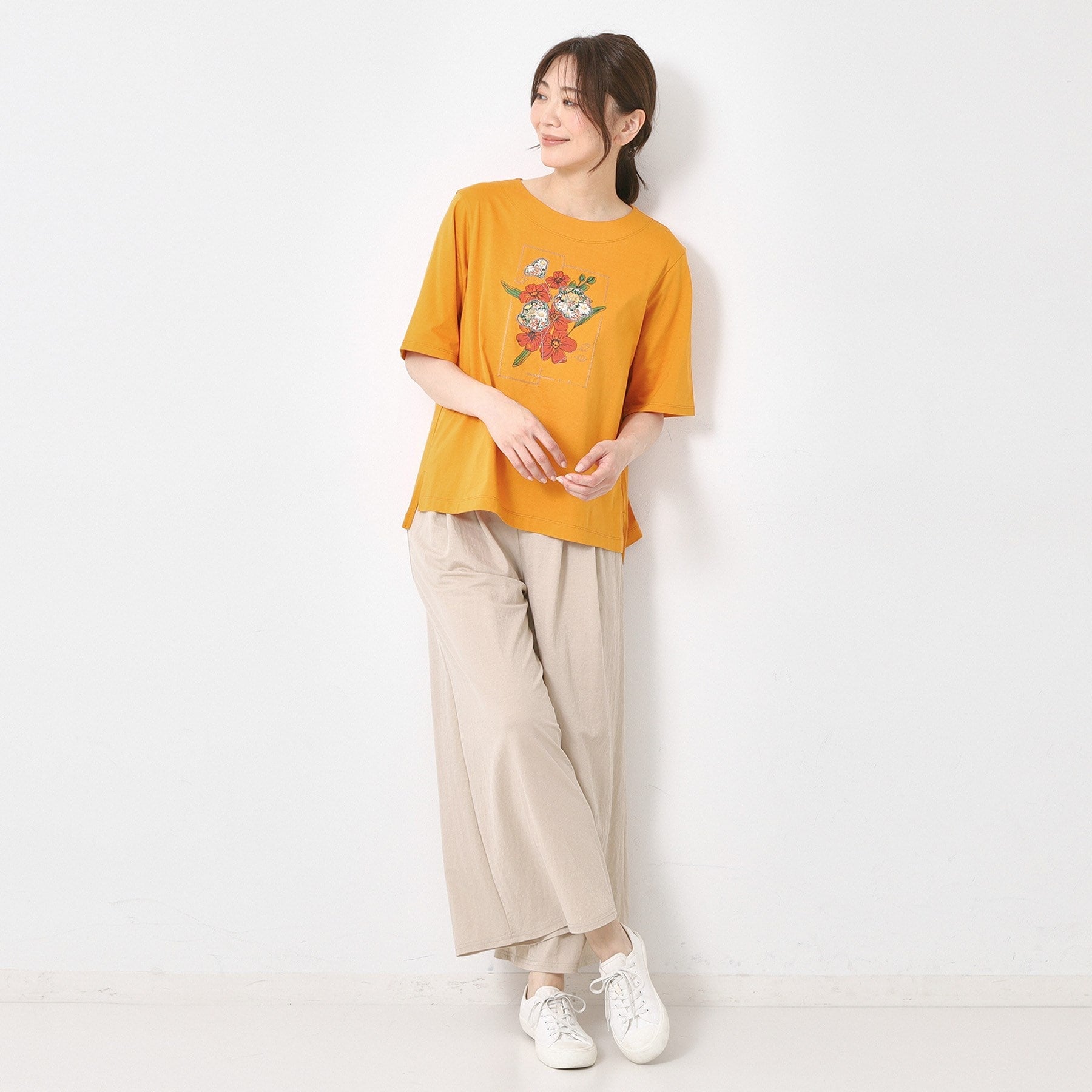 コルディア CORDIER 【M～4Lサイズ】パッチワーク＆刺繍 フラワーモチーフTシャツ （ブルー(092)） ブルー(092)
