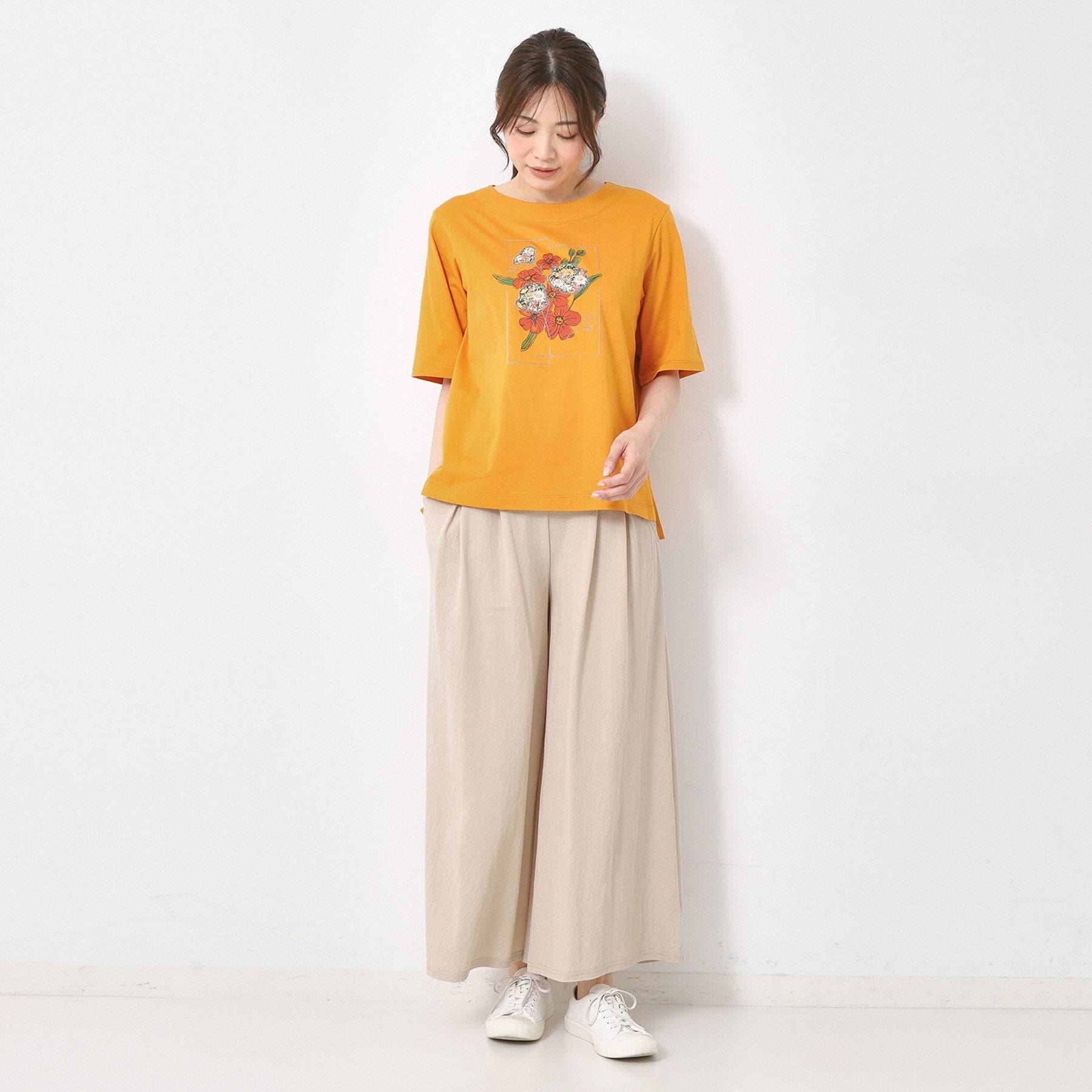 コルディア CORDIER 【M～4Lサイズ】パッチワーク＆刺繍 フラワーモチーフTシャツ （ブルー(092)） ブルー(092)