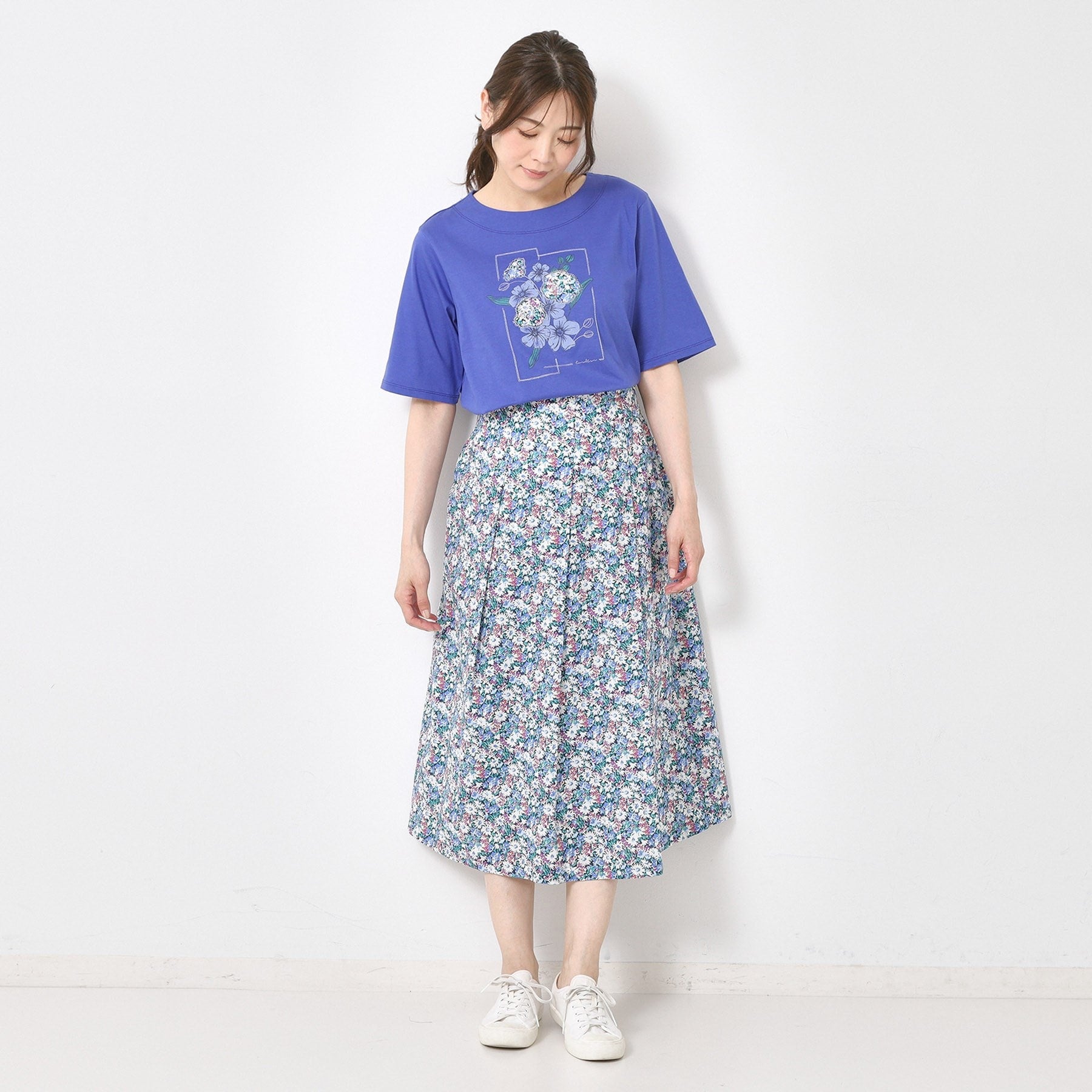 コルディア CORDIER 【M～4Lサイズ】パッチワーク＆刺繍 フラワーモチーフTシャツ （ブルー(092)） ブルー(092)