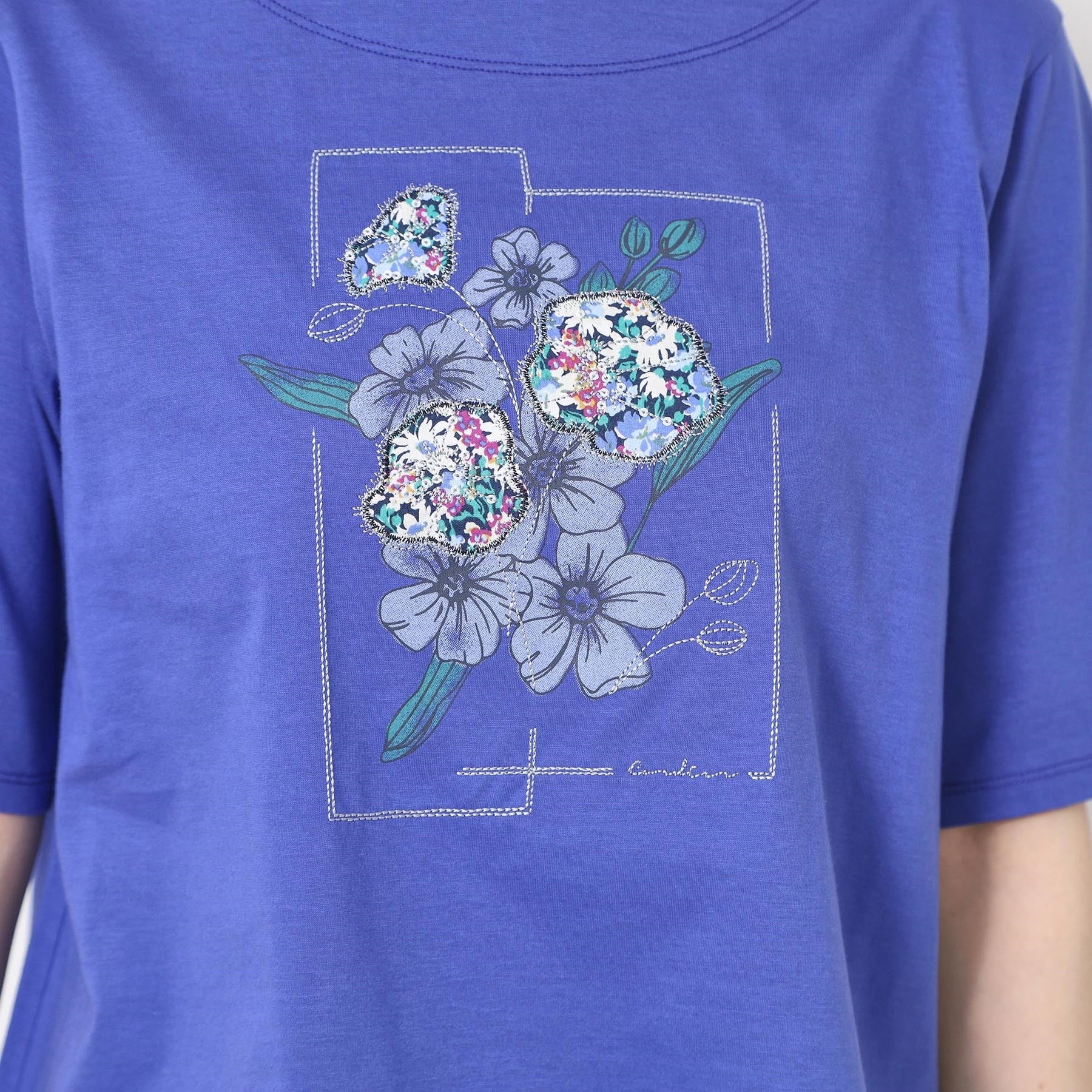 コルディア CORDIER 【M～4Lサイズ】パッチワーク＆刺繍 フラワーモチーフTシャツ （ブルー(092)） ブルー(092)