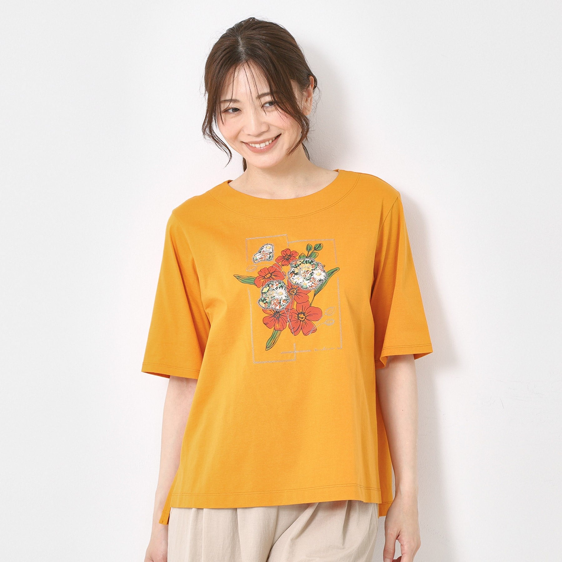 コルディア CORDIER 【M～4Lサイズ】パッチワーク＆刺繍 フラワーモチーフTシャツ （オレンジ(066)） オレンジ(066)