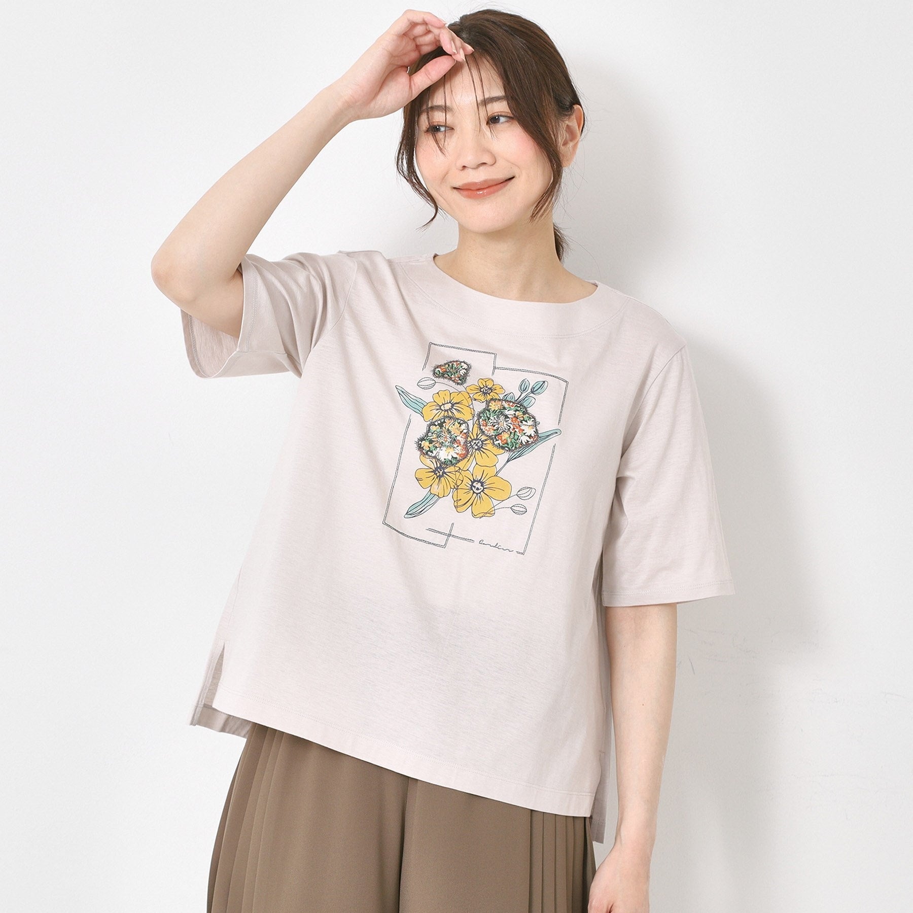 コルディア CORDIER 【M～4Lサイズ】パッチワーク＆刺繍 フラワーモチーフTシャツ （ライトグレー(010)） ライトグレー(010)