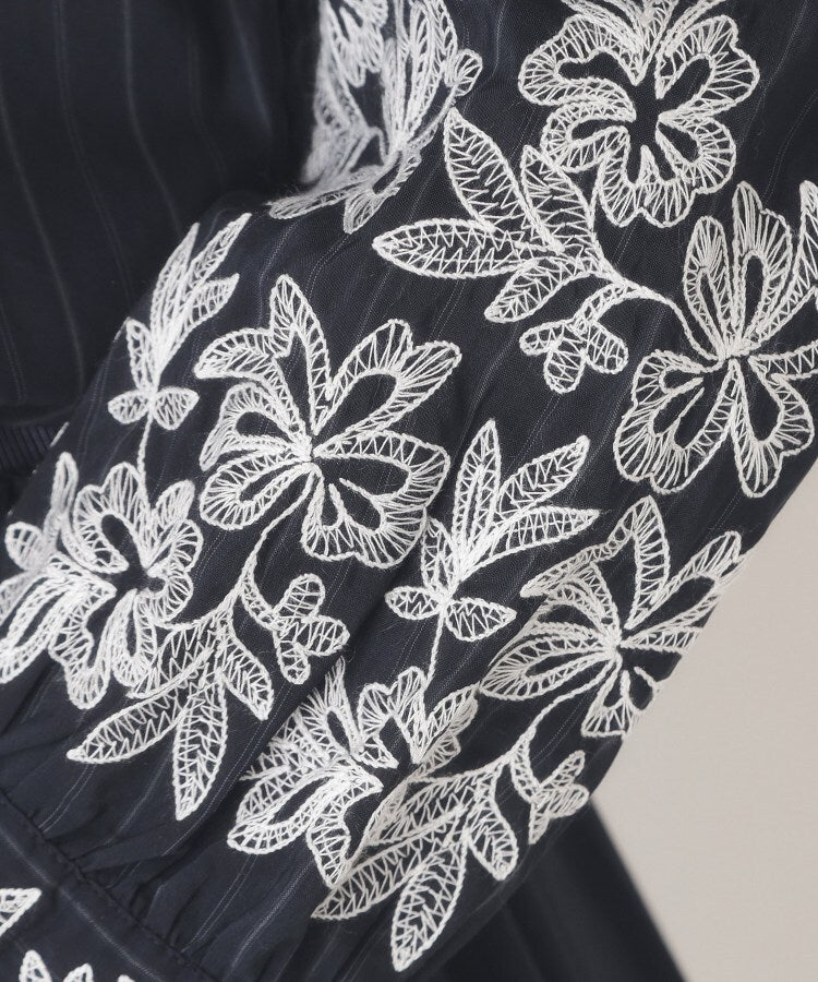 コルディア CORDIER 【M～3Lサイズ】刺繍デザインストライプブラウス （ネイビー(394)） ネイビー(394)