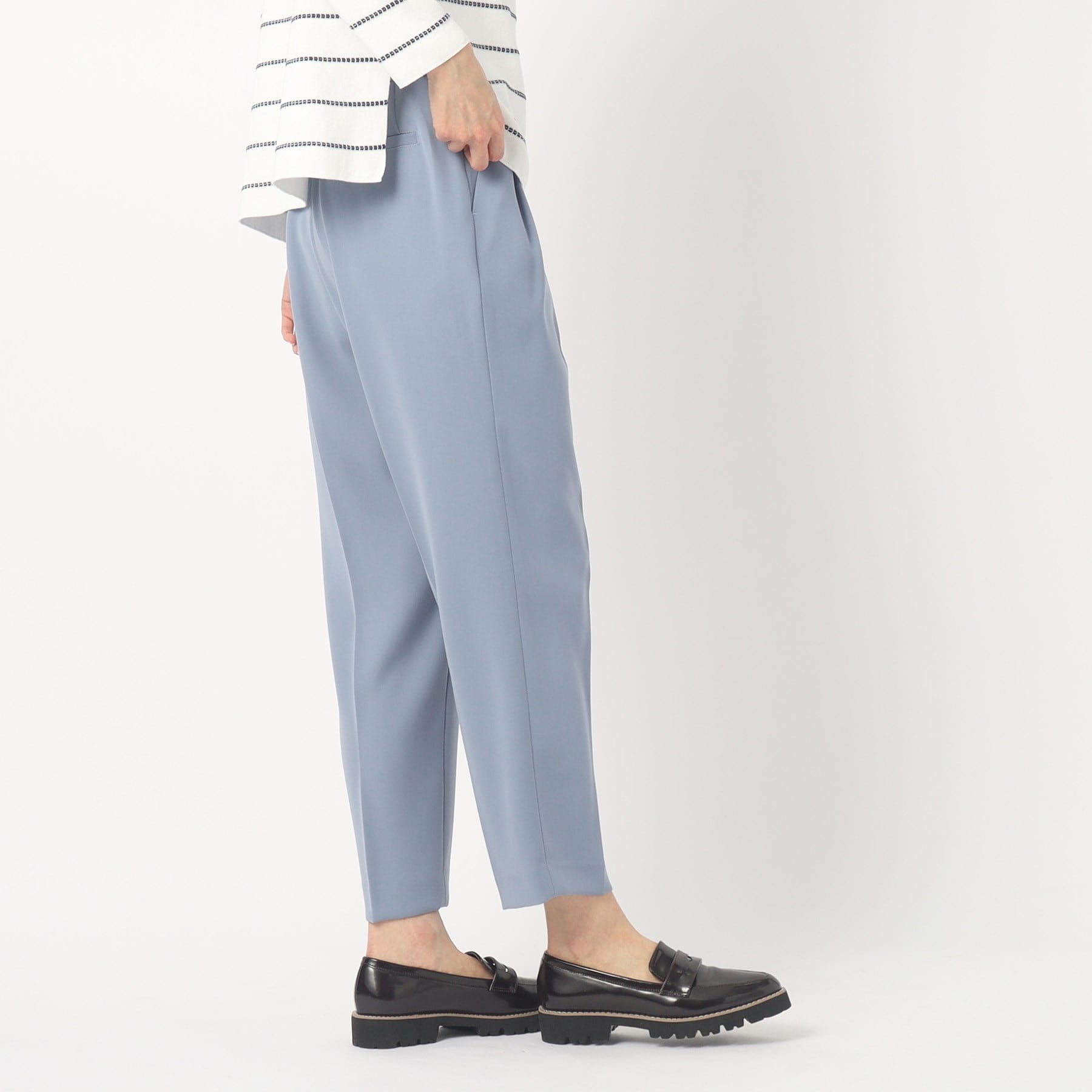コルディア CORDIER ネオサテンストレッチテーパードパンツ