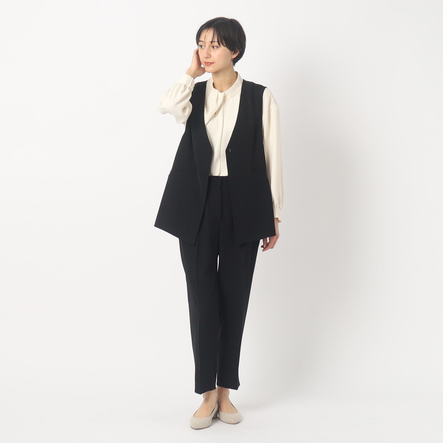 コルディア CORDIER ネオサテンストレッチテーパードパンツ