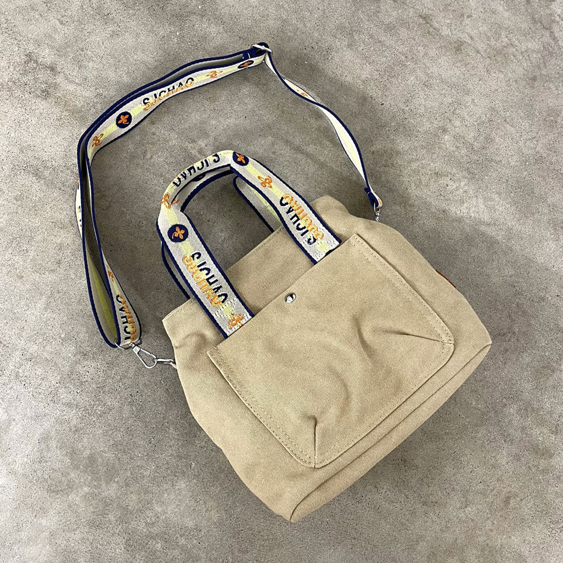 シーアールビー CRB ロゴショルダーキャンバストートバッグ （ベージュ） ベージュ
