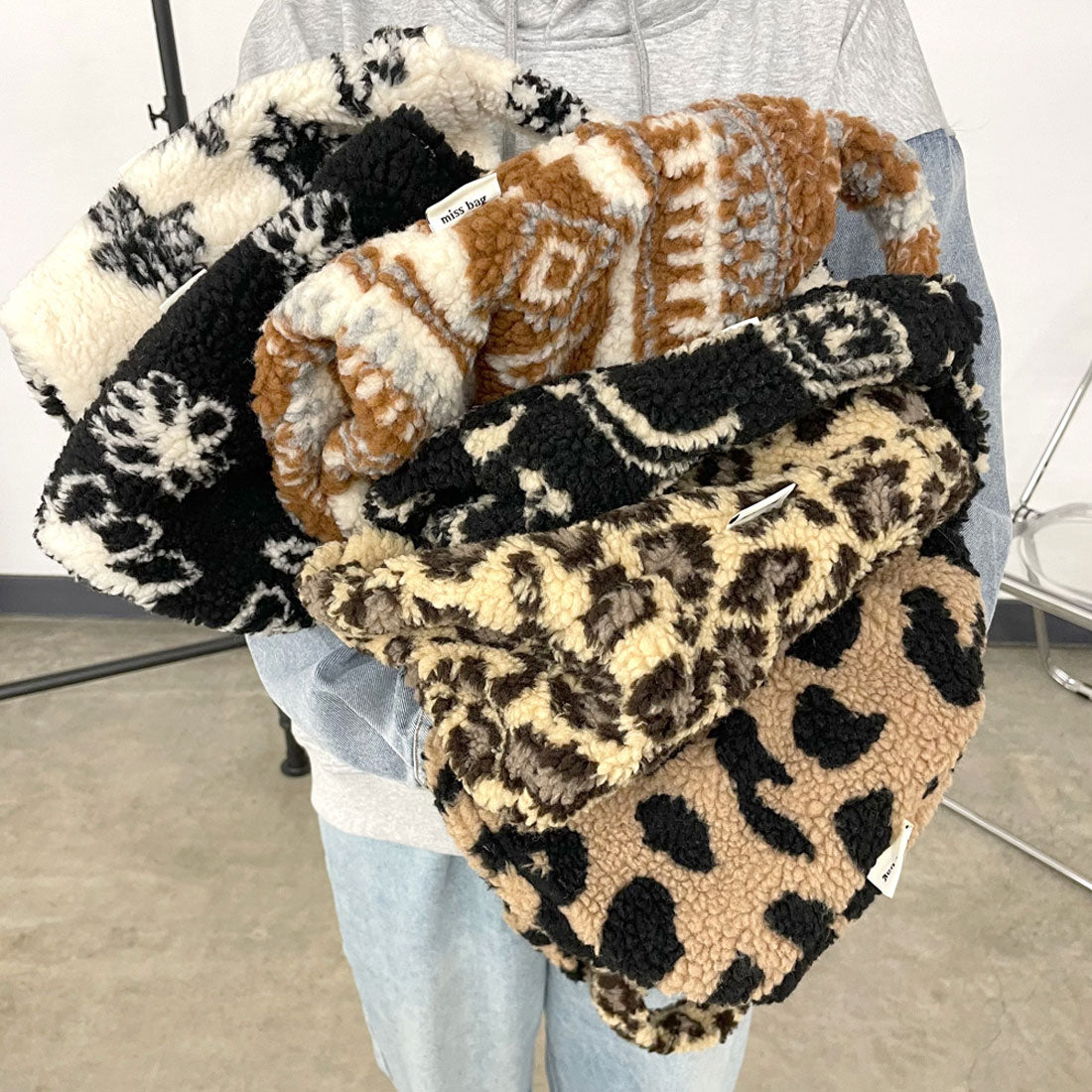 シーアールビー CRB 柄アソートボアショルダーバッグ （キャメル） キャメル