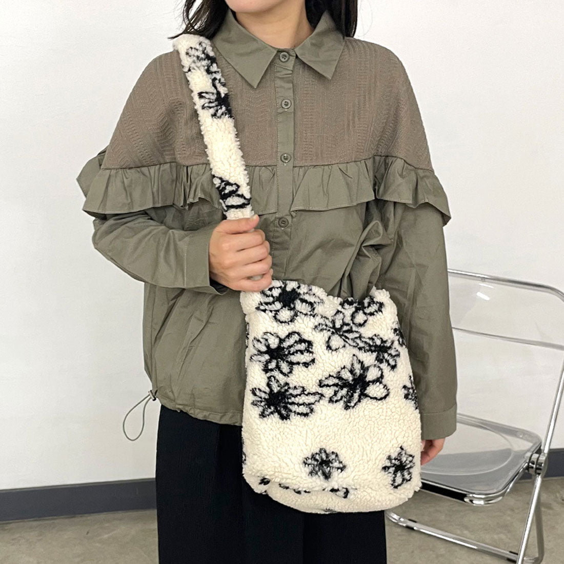 シーアールビー CRB 柄アソートボアショルダーバッグ （キャメル） キャメル