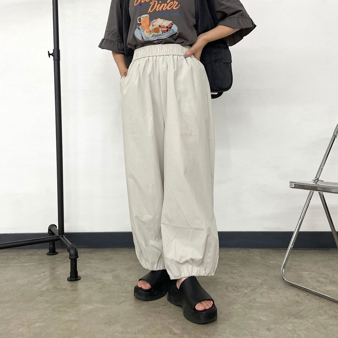 シーアールビー CRB 裾ギャザーナイロン風パンツ （ネイビー） ネイビー