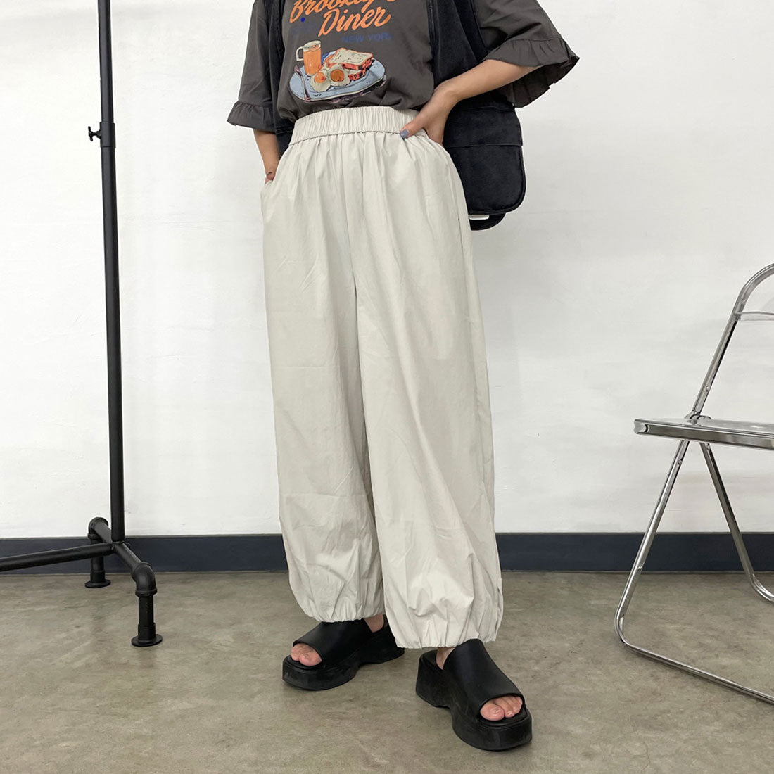 シーアールビー CRB 裾ギャザーナイロン風パンツ （ネイビー） ネイビー