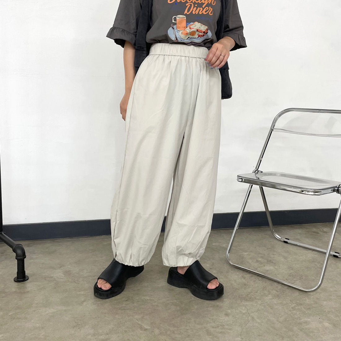 シーアールビー CRB 裾ギャザーナイロン風パンツ （ネイビー） ネイビー