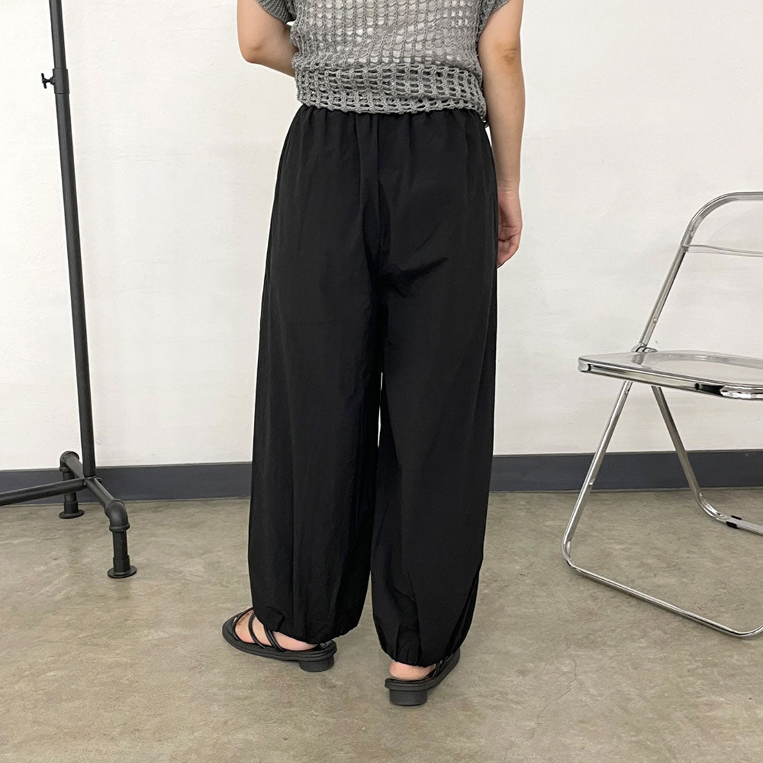 シーアールビー CRB 裾ギャザーナイロン風パンツ （ネイビー） ネイビー