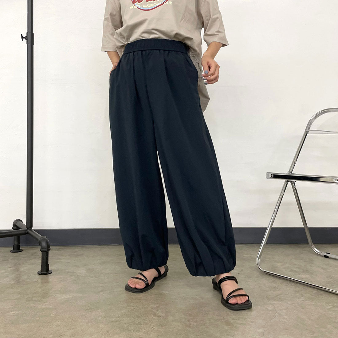 シーアールビー CRB 裾ギャザーナイロン風パンツ （ネイビー） ネイビー