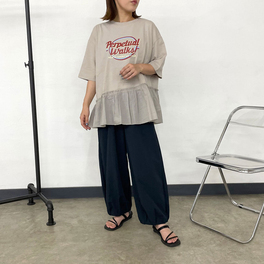 シーアールビー CRB 裾ギャザーナイロン風パンツ （ネイビー） ネイビー