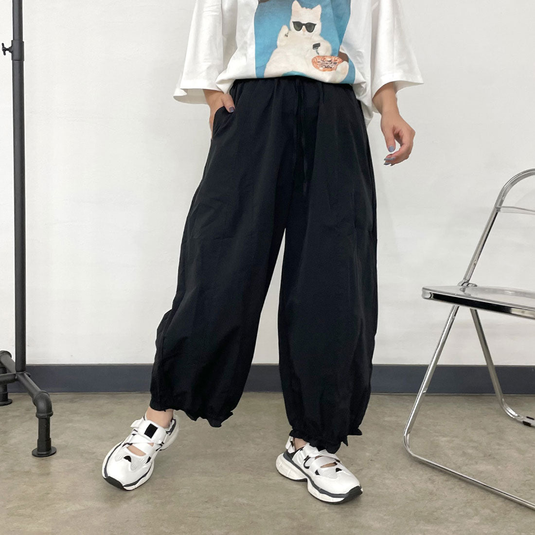 シーアールビー CRB 裾フリルナイロン風パンツ （ブラック） ブラック